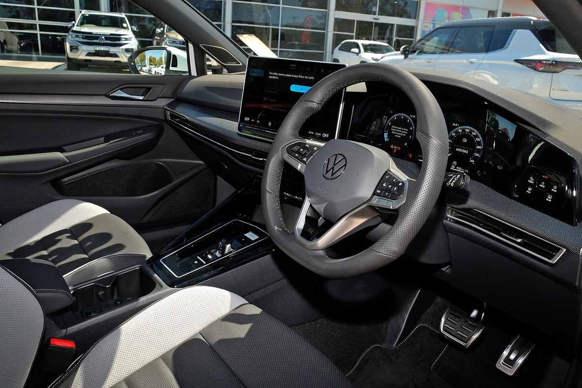 2025 Volkswagen Golf 110TSI R-Line 8.5