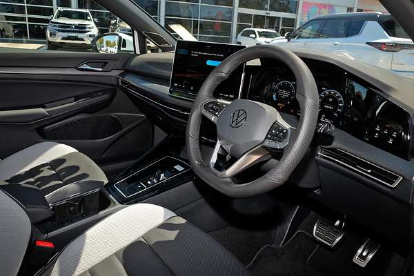 2025 Volkswagen Golf 110TSI R-Line 8.5