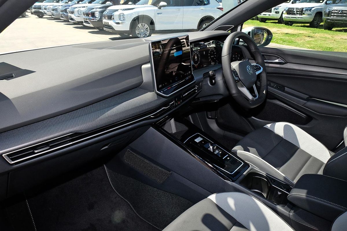 2025 Volkswagen Golf 110TSI R-Line 8.5