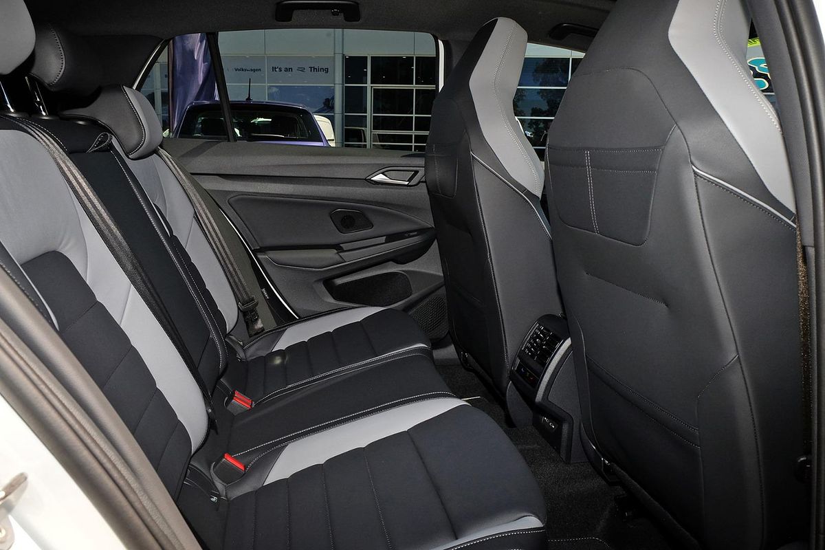 2025 Volkswagen Golf 110TSI R-Line 8.5