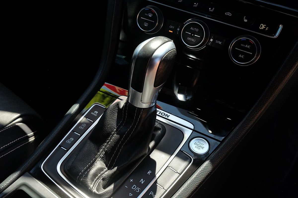 2017 Volkswagen Golf R Wolfsburg Edition 7.5