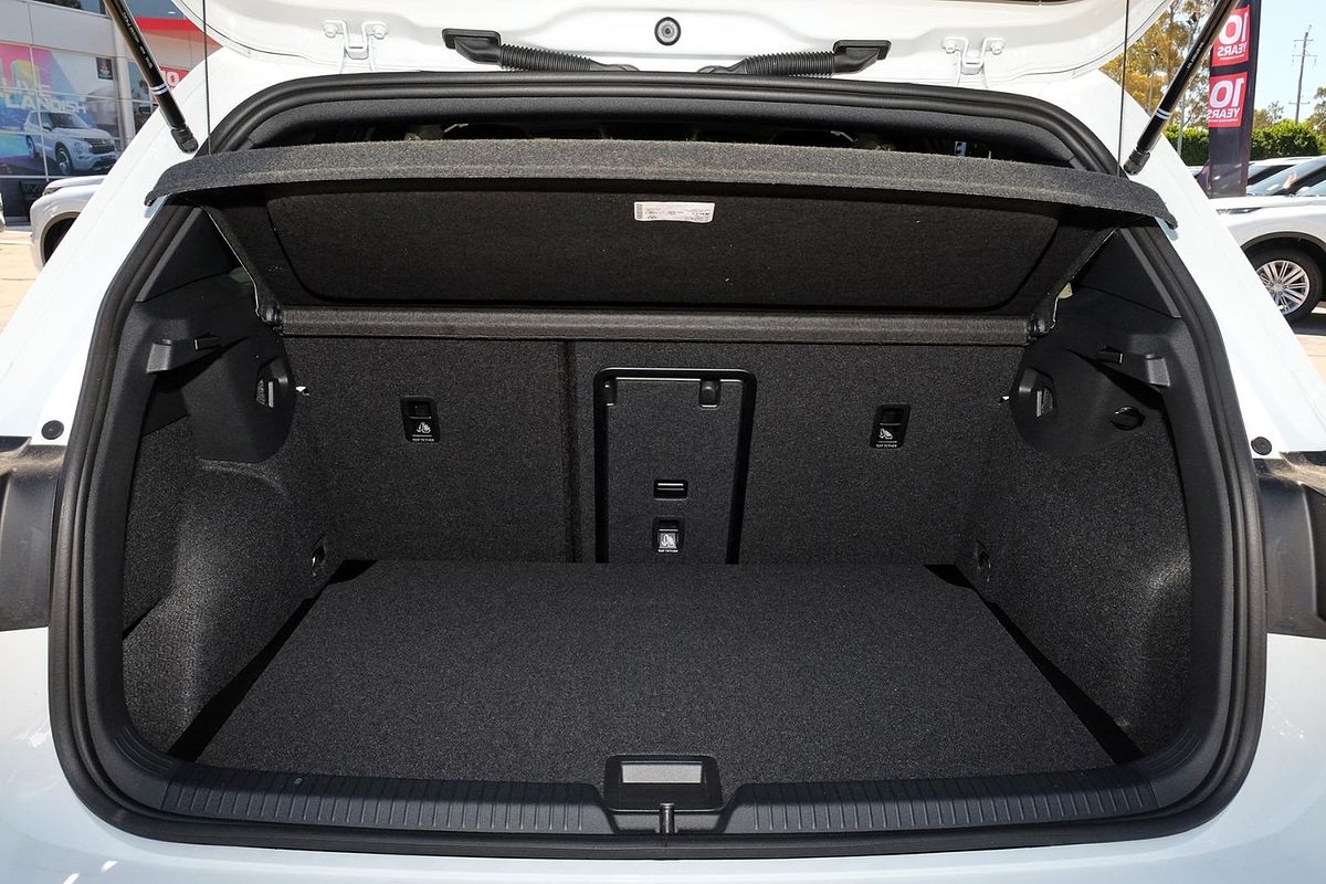 2025 Volkswagen Golf 110TSI R-Line 8.5