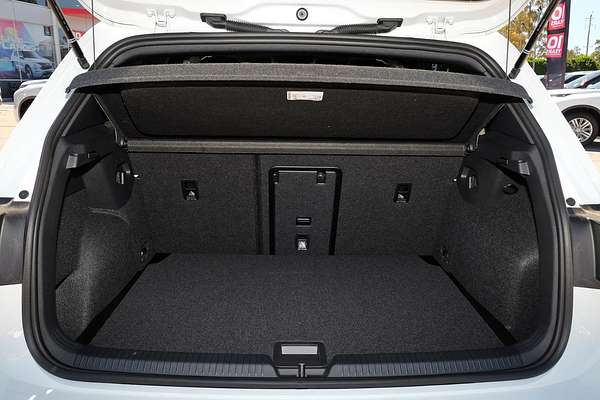 2025 Volkswagen Golf 110TSI R-Line 8.5