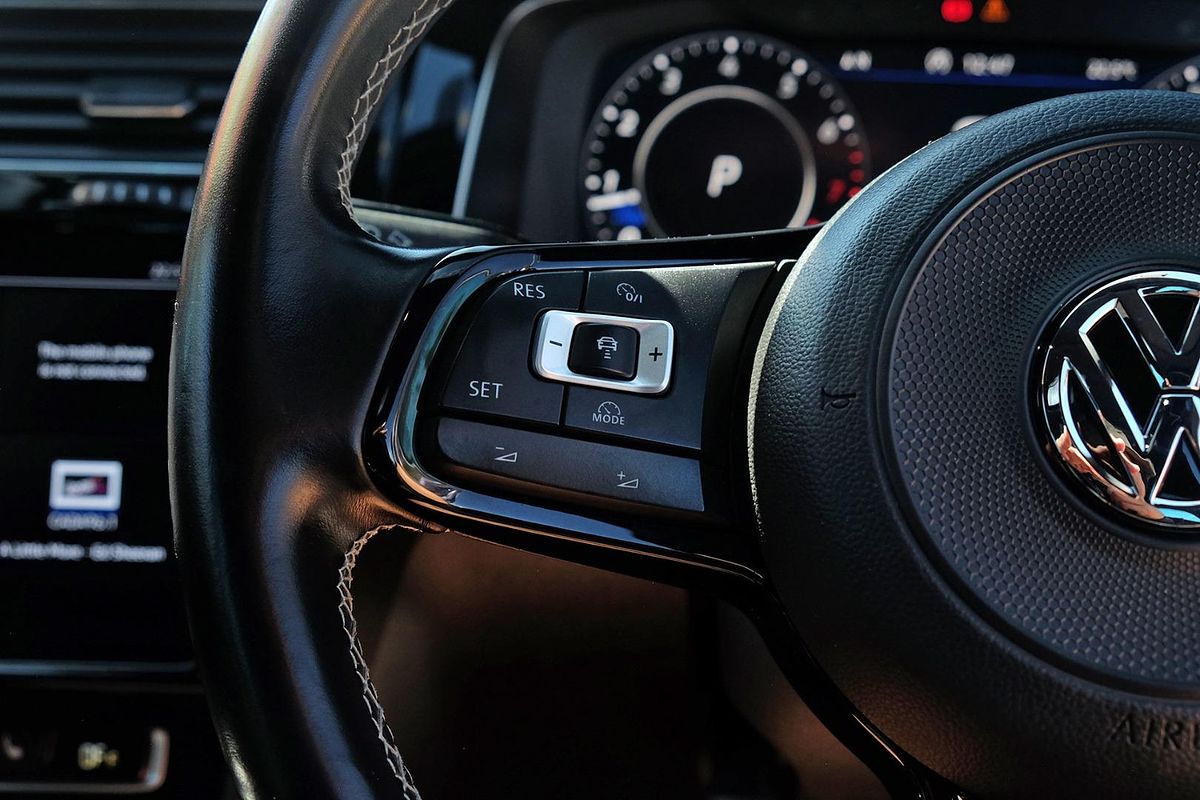 2017 Volkswagen Golf R Wolfsburg Edition 7.5