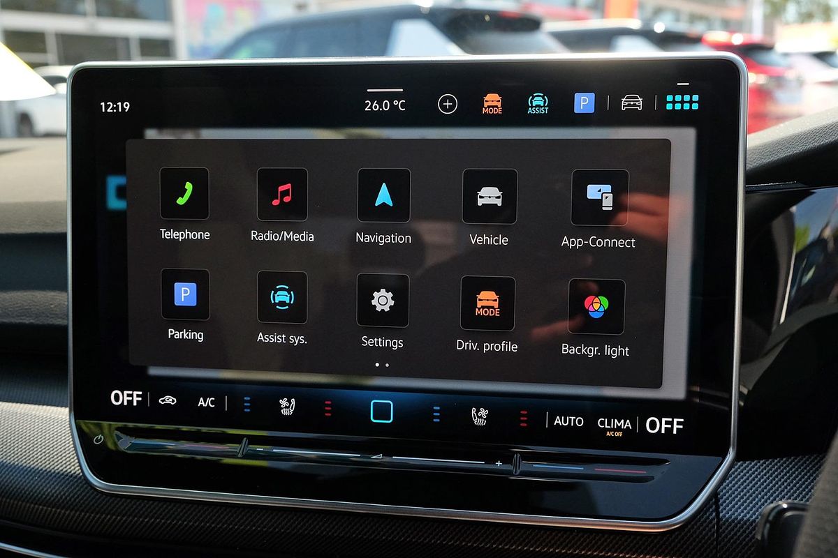 2025 Volkswagen Golf 110TSI R-Line 8.5