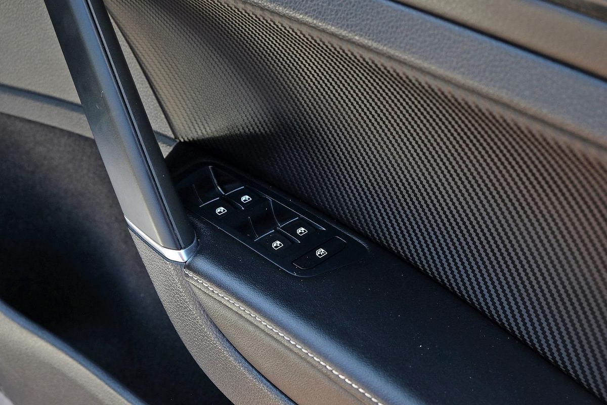 2017 Volkswagen Golf R Wolfsburg Edition 7.5