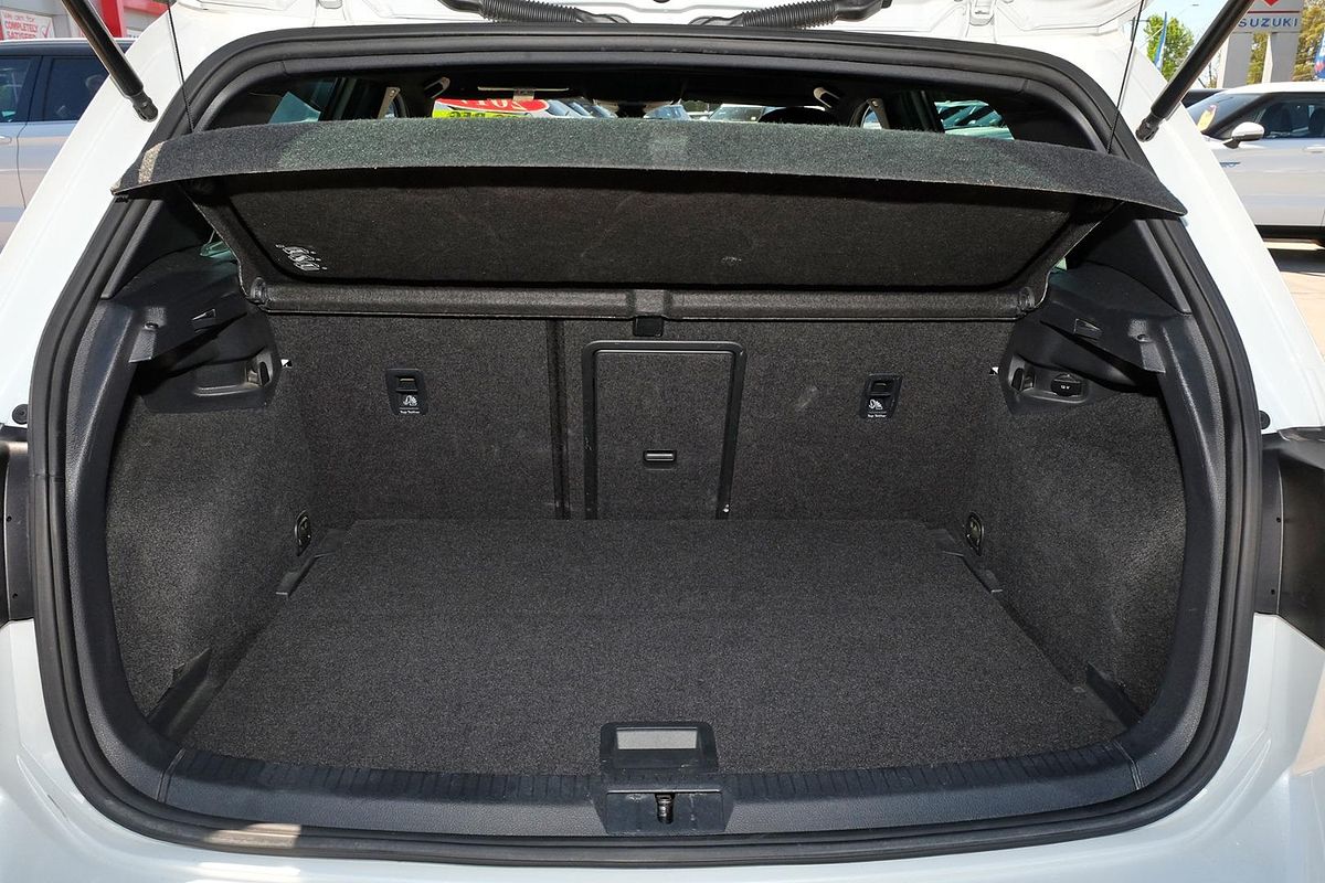 2017 Volkswagen Golf R Wolfsburg Edition 7.5