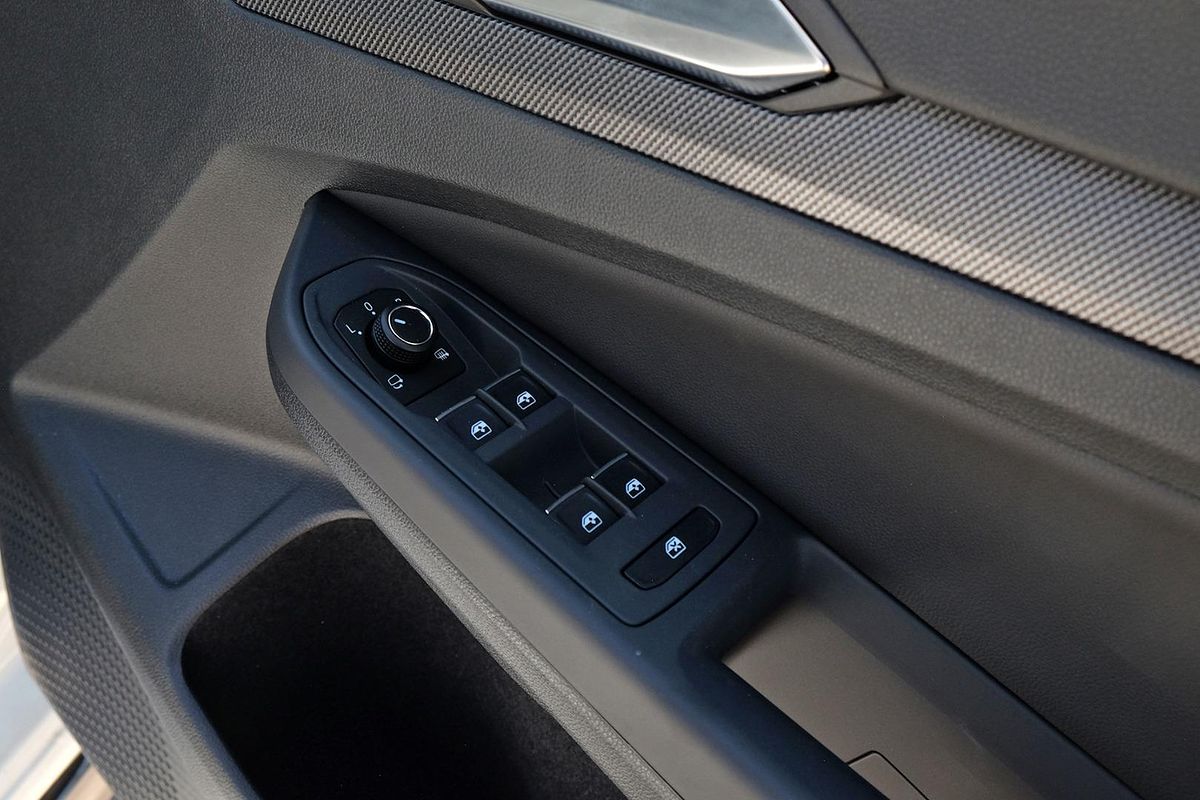 2025 Volkswagen Golf 110TSI R-Line 8.5