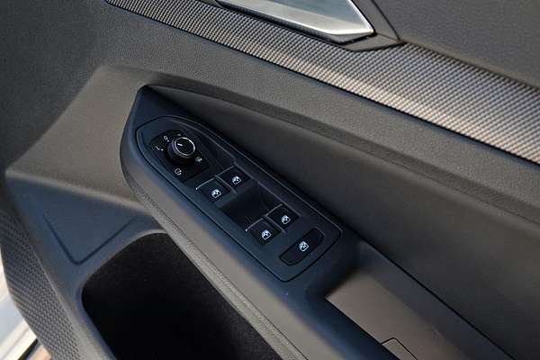 2025 Volkswagen Golf 110TSI R-Line 8.5