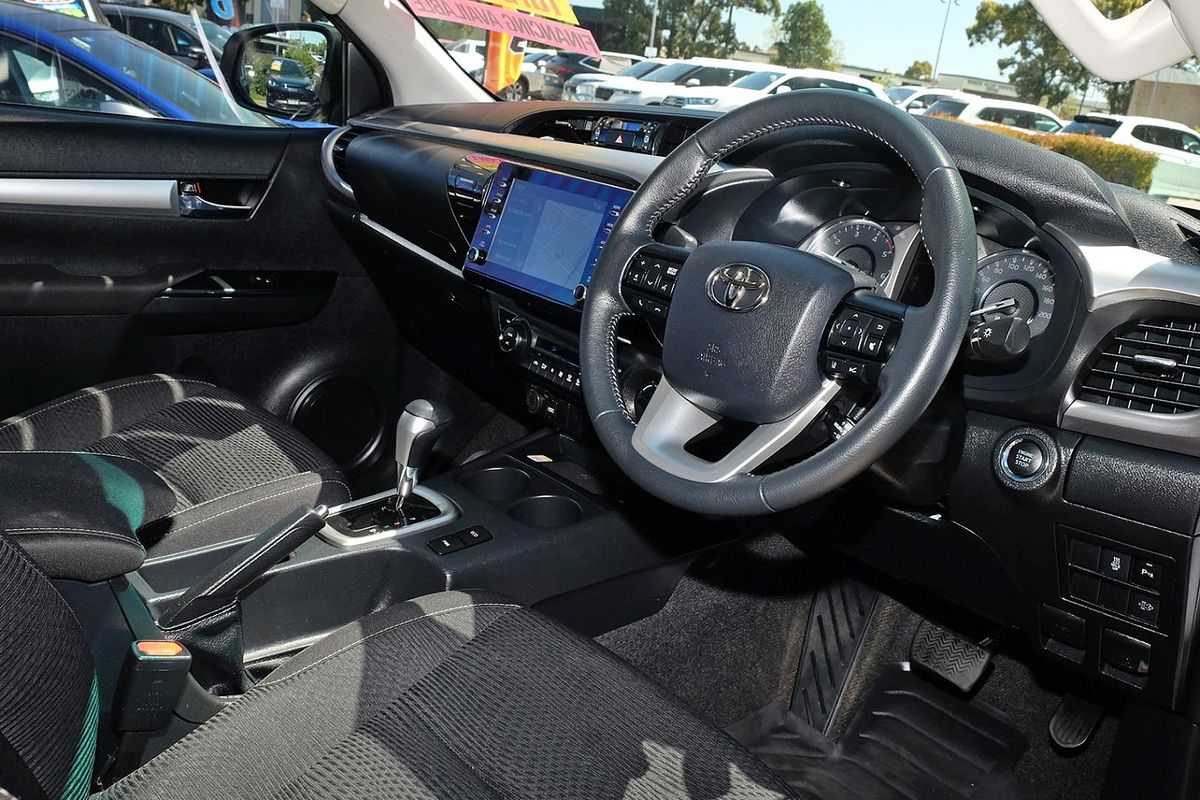 2024 Toyota Hilux SR5 GUN126R 4X4