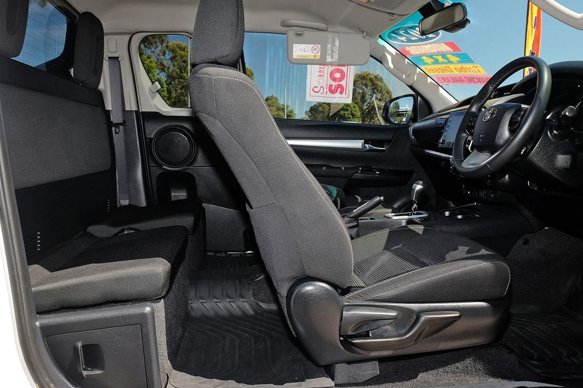 2024 Toyota Hilux SR5 GUN126R 4X4