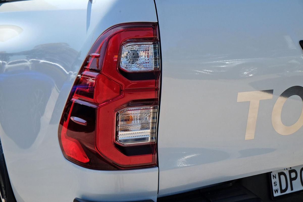 2024 Toyota Hilux SR5 GUN126R 4X4