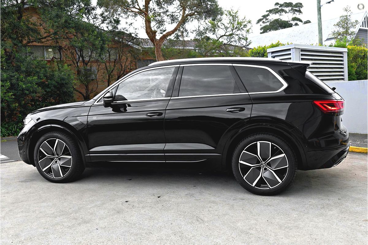 2025 Volkswagen Touareg 210TDI R-Line RC