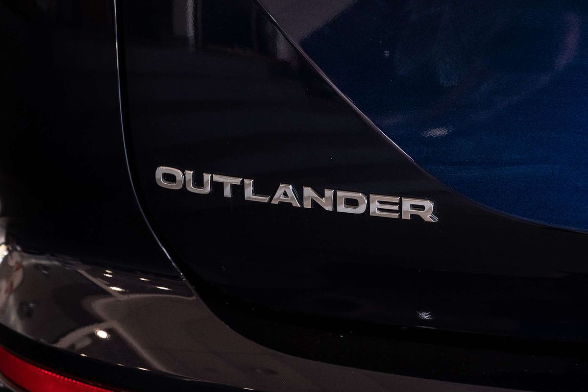 2025 Mitsubishi Outlander ES ZM