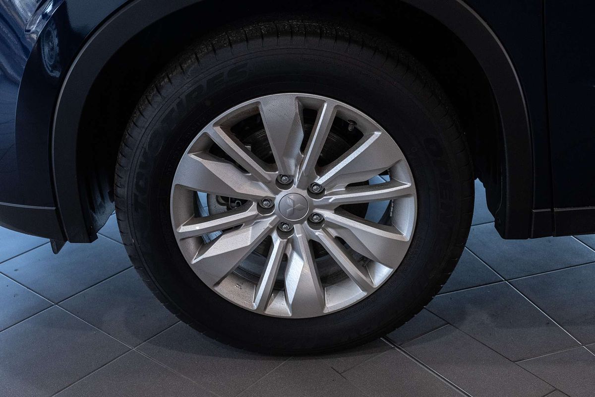 2025 Mitsubishi Outlander ES ZM