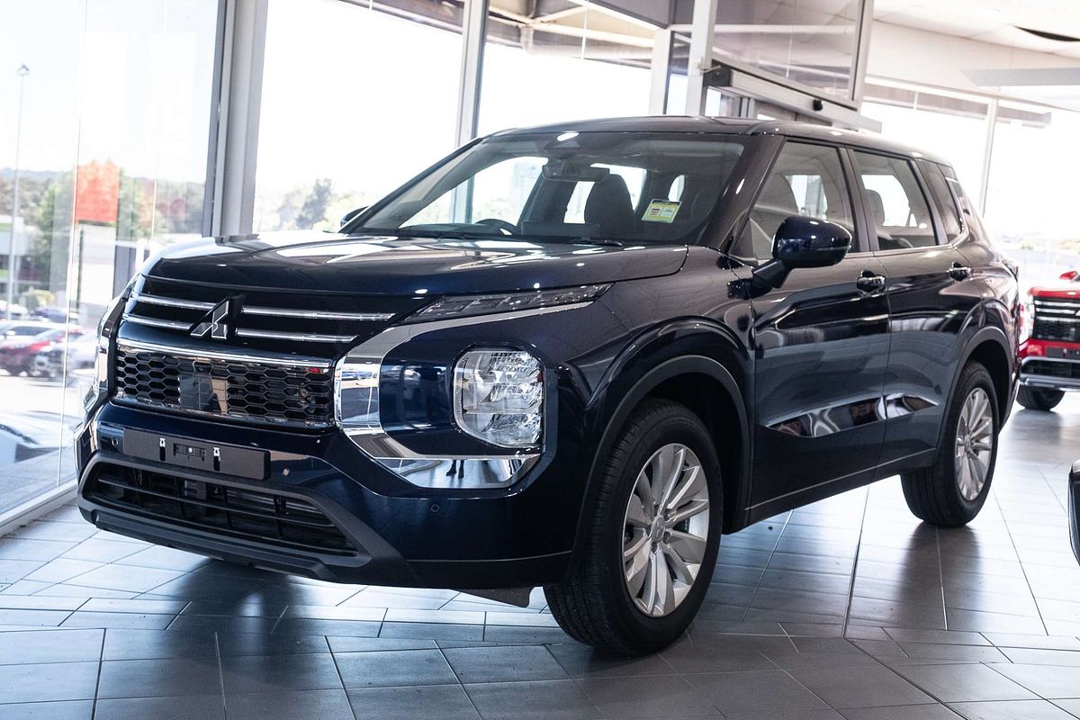 2025 Mitsubishi Outlander ES ZM