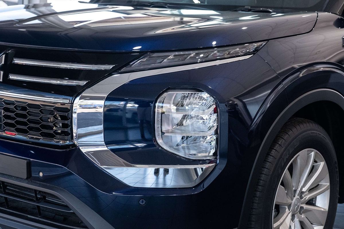 2025 Mitsubishi Outlander ES ZM