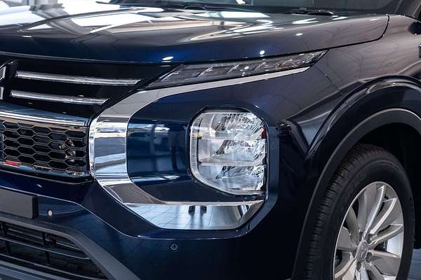 2025 Mitsubishi Outlander ES ZM