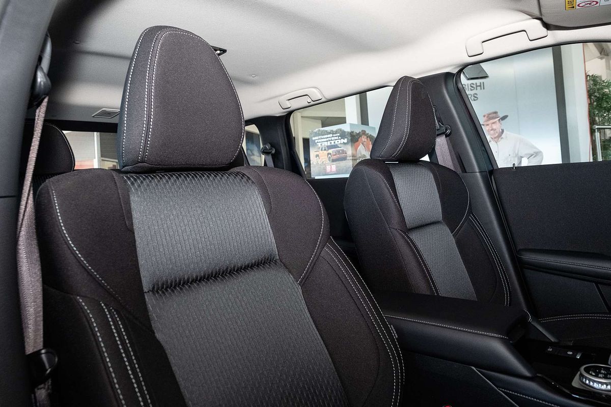 2025 Mitsubishi Outlander ES ZM