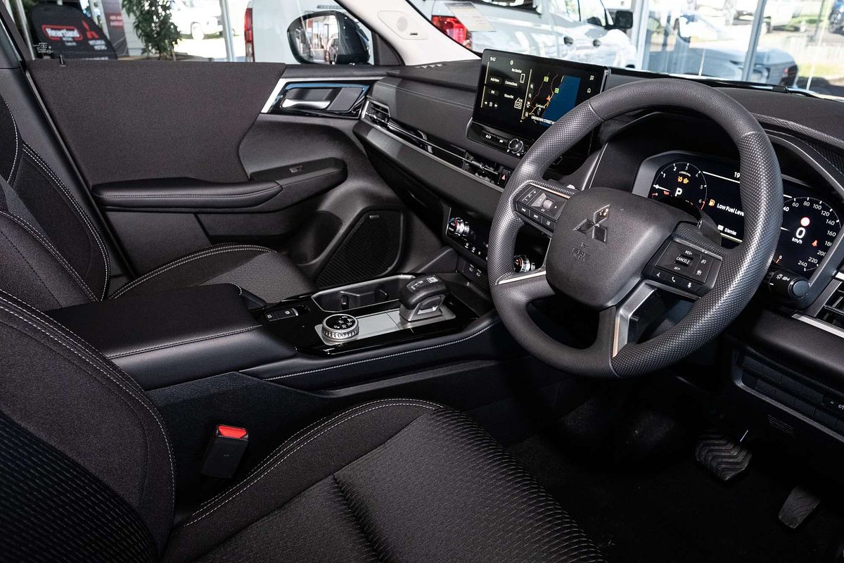 2025 Mitsubishi Outlander ES ZM