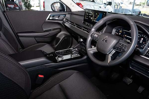 2025 Mitsubishi Outlander ES ZM