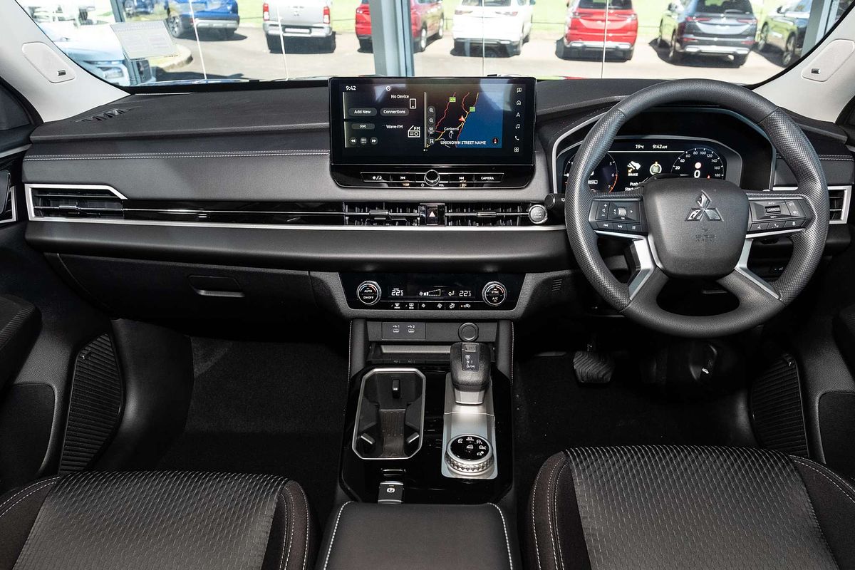 2025 Mitsubishi Outlander ES ZM