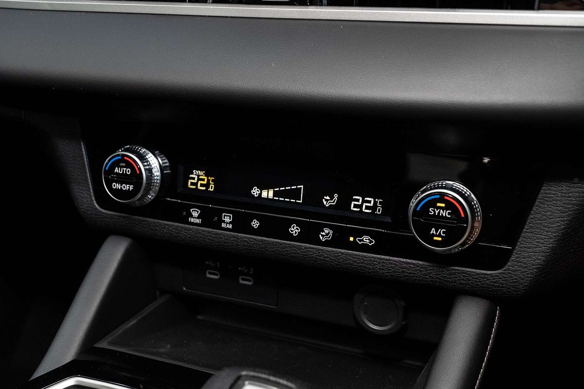 2025 Mitsubishi Outlander ES ZM