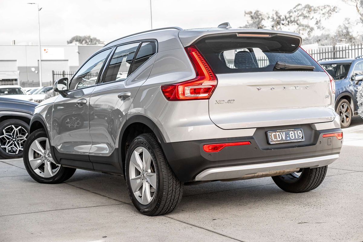2022 Volvo XC40 Ultimate B4 Bright