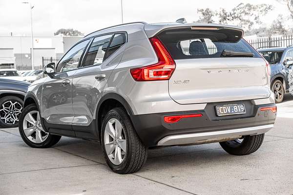 2022 Volvo XC40 Ultimate B4 Bright