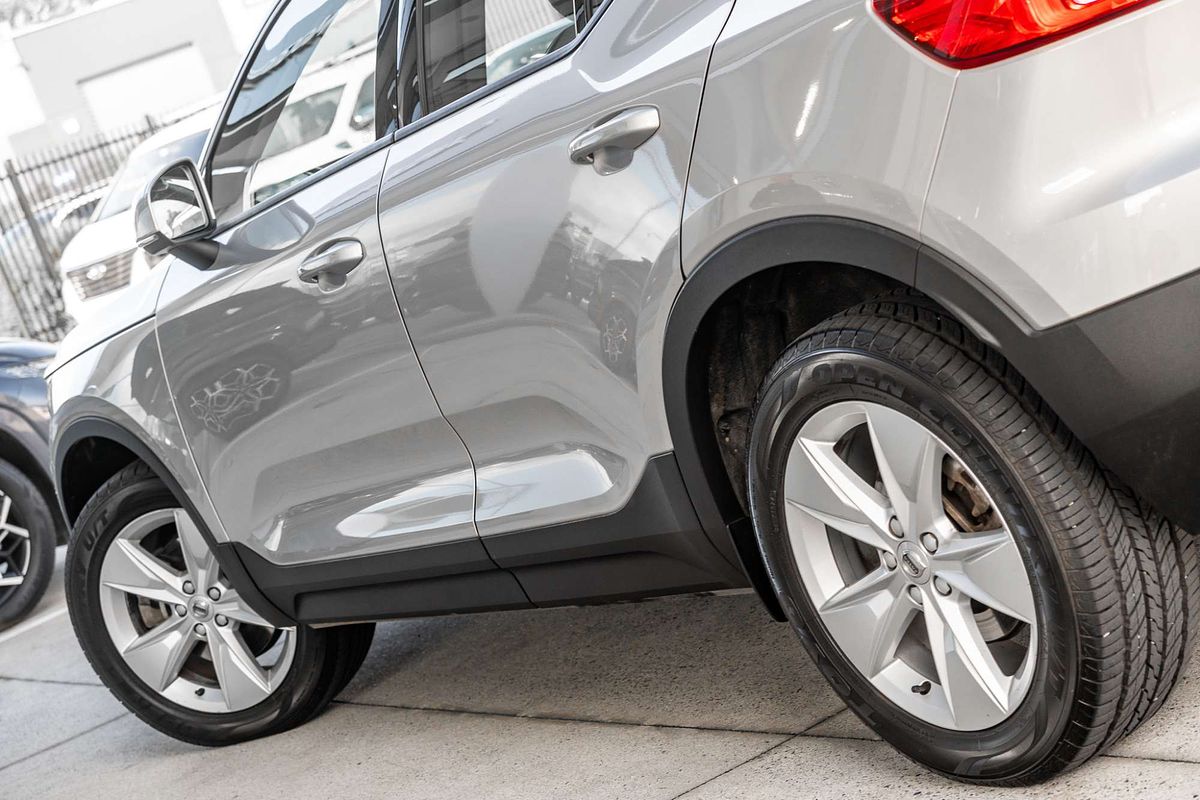 2022 Volvo XC40 Ultimate B4 Bright