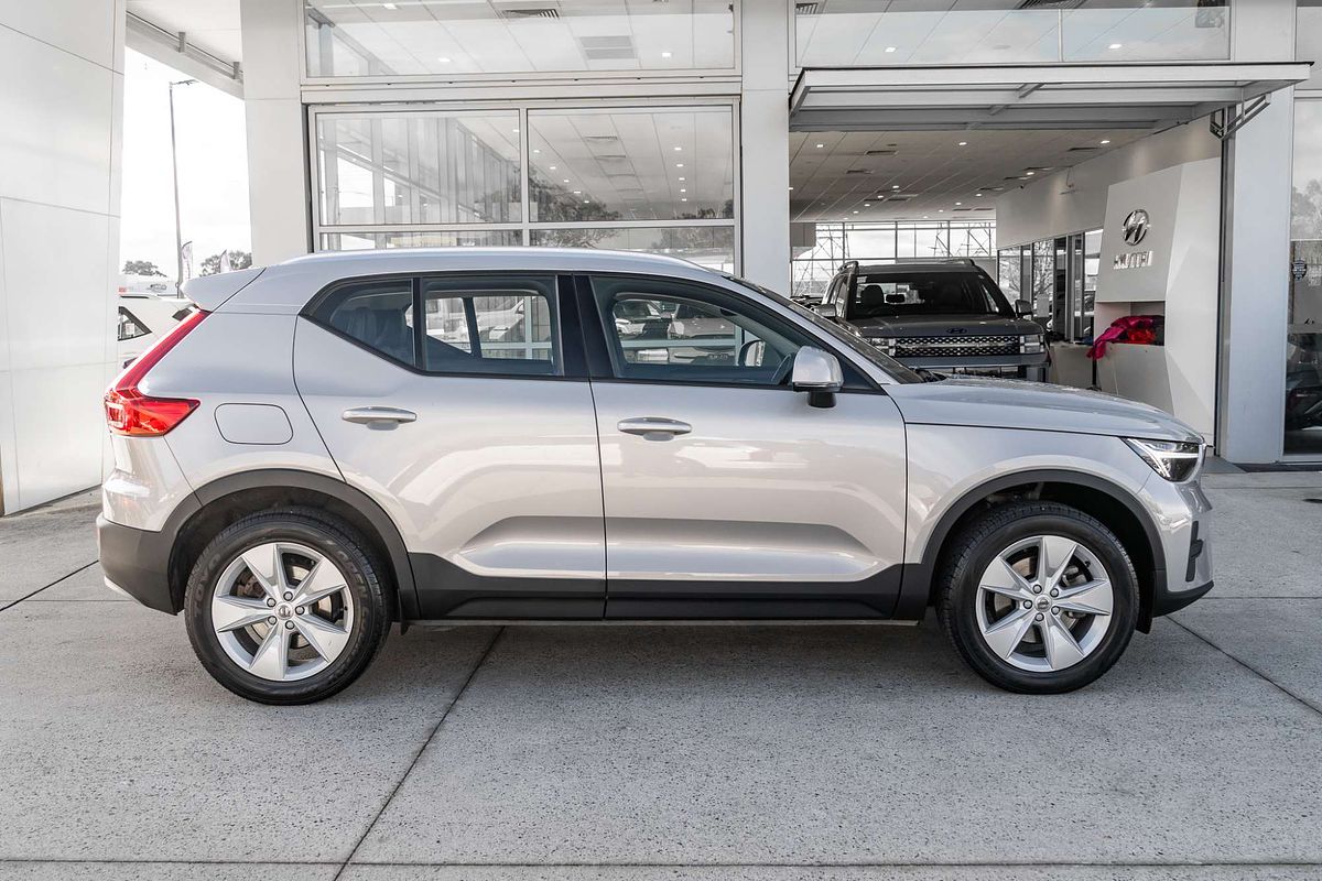 2022 Volvo XC40 Ultimate B4 Bright