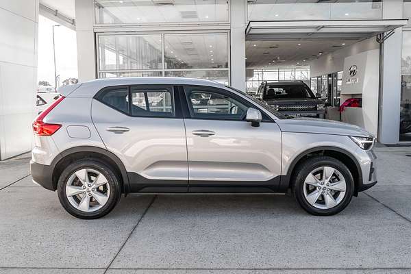 2022 Volvo XC40 Ultimate B4 Bright