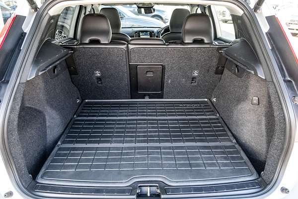 2022 Volvo XC40 Ultimate B4 Bright