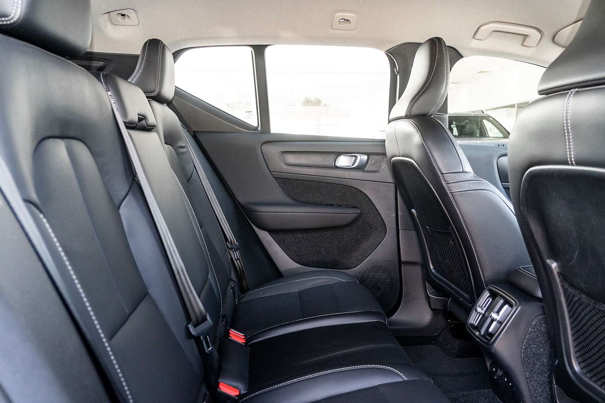 2022 Volvo XC40 Ultimate B4 Bright