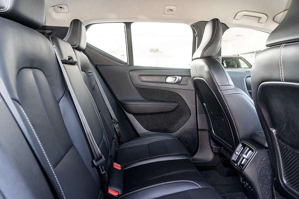 2022 Volvo XC40 Ultimate B4 Bright