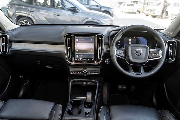 2022 Volvo XC40 Ultimate B4 Bright