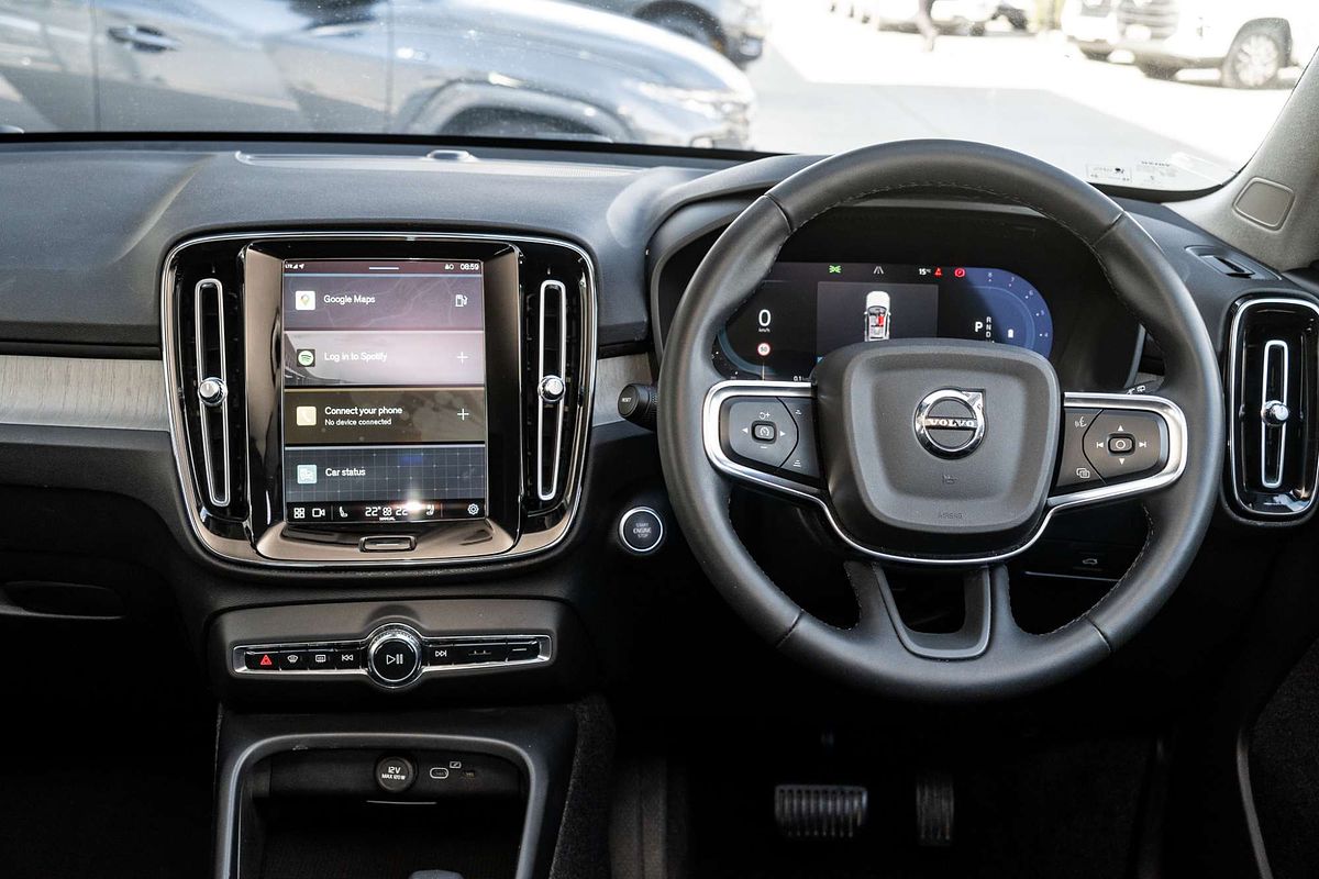 2022 Volvo XC40 Ultimate B4 Bright