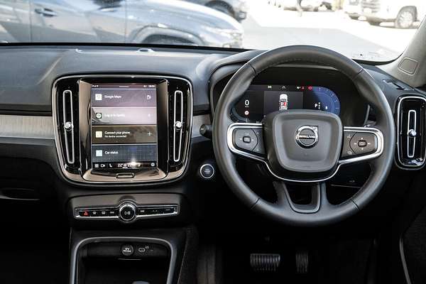 2022 Volvo XC40 Ultimate B4 Bright