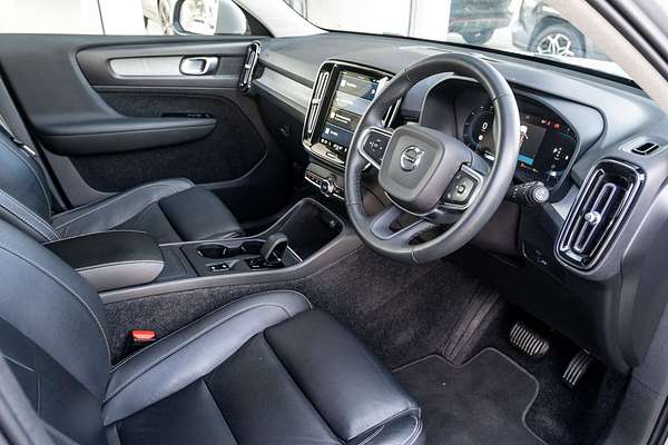 2022 Volvo XC40 Ultimate B4 Bright
