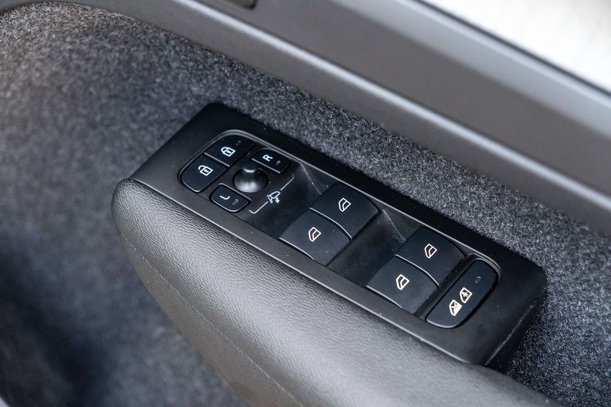 2022 Volvo XC40 Ultimate B4 Bright