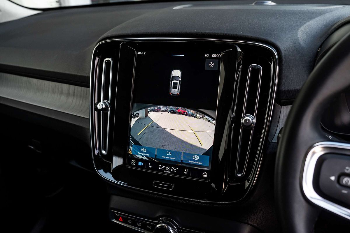 2022 Volvo XC40 Ultimate B4 Bright