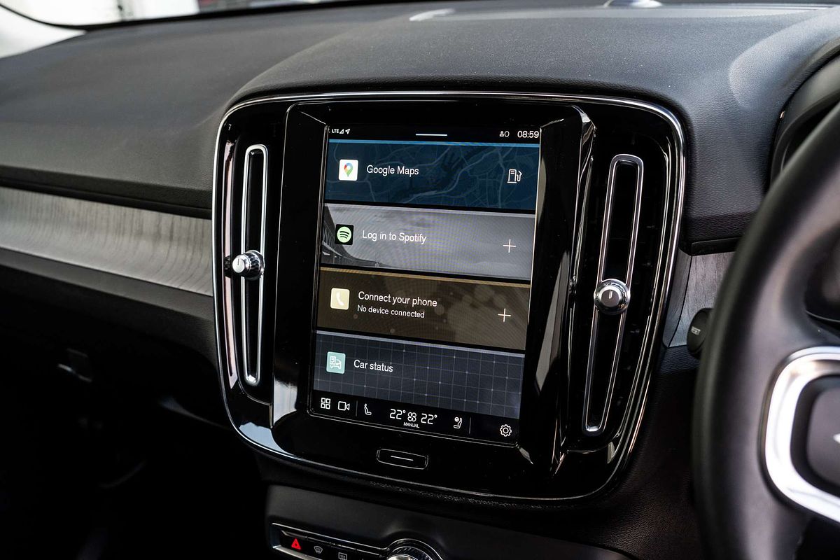 2022 Volvo XC40 Ultimate B4 Bright