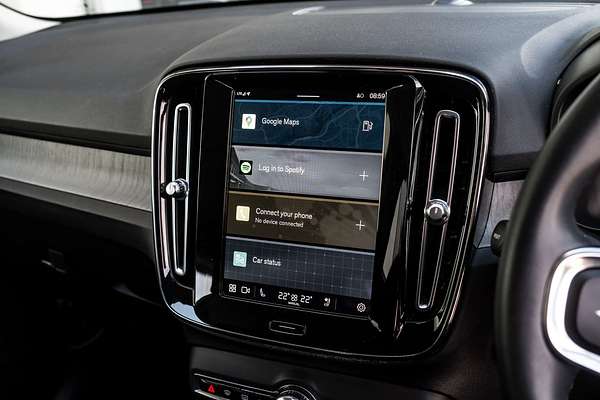 2022 Volvo XC40 Ultimate B4 Bright
