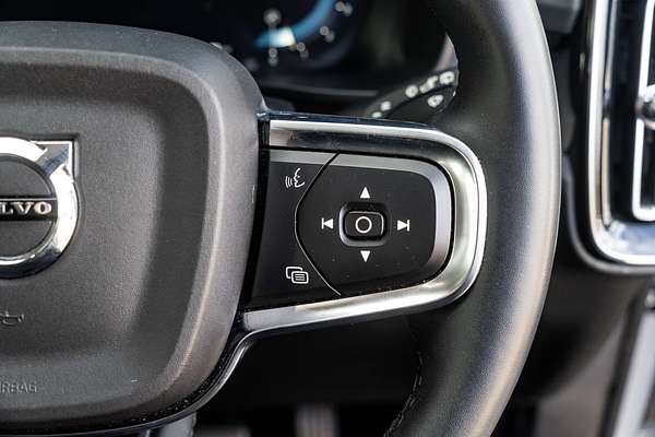 2022 Volvo XC40 Ultimate B4 Bright