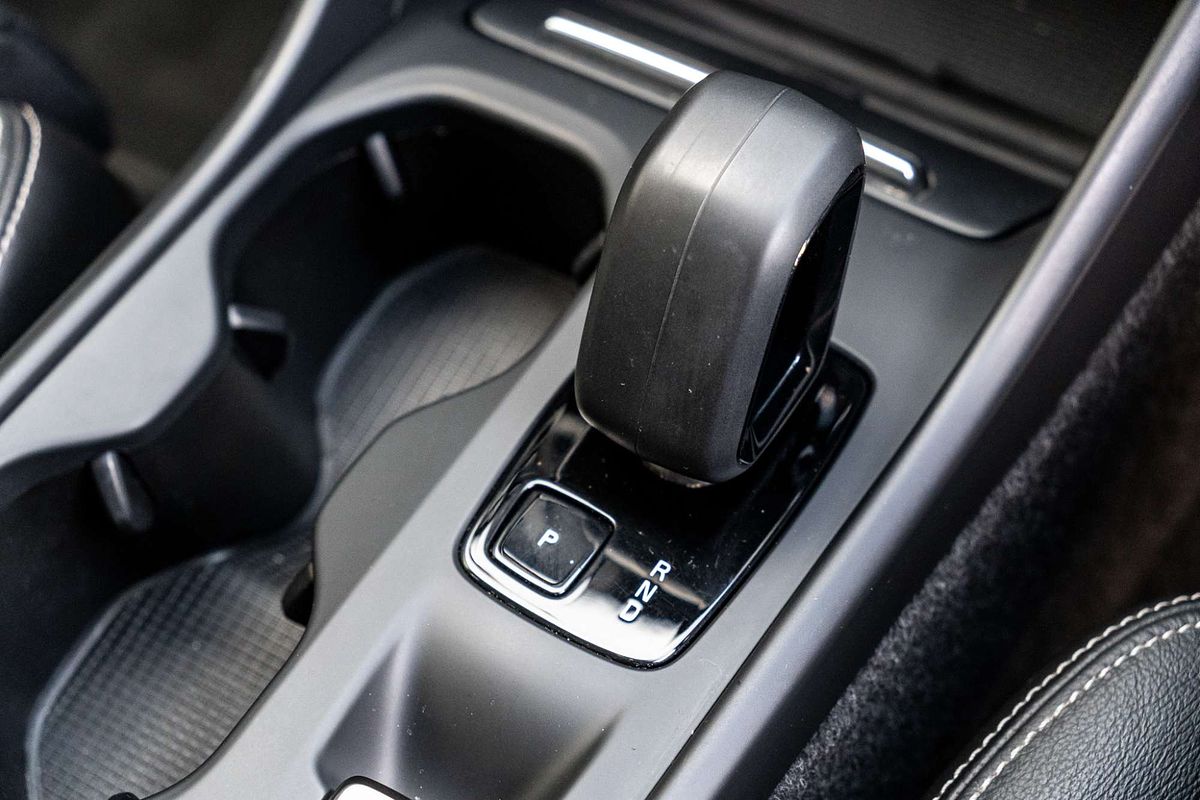 2022 Volvo XC40 Ultimate B4 Bright