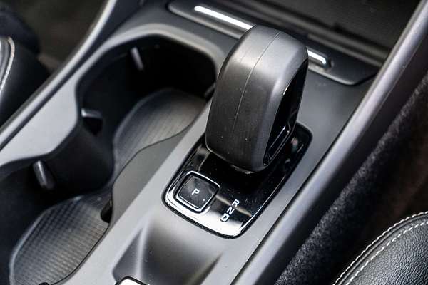 2022 Volvo XC40 Ultimate B4 Bright