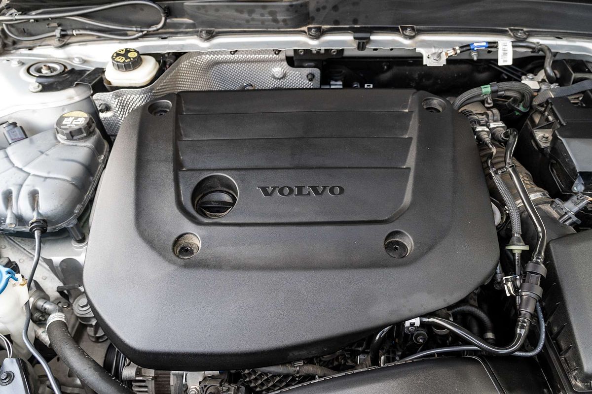 2022 Volvo XC40 Ultimate B4 Bright