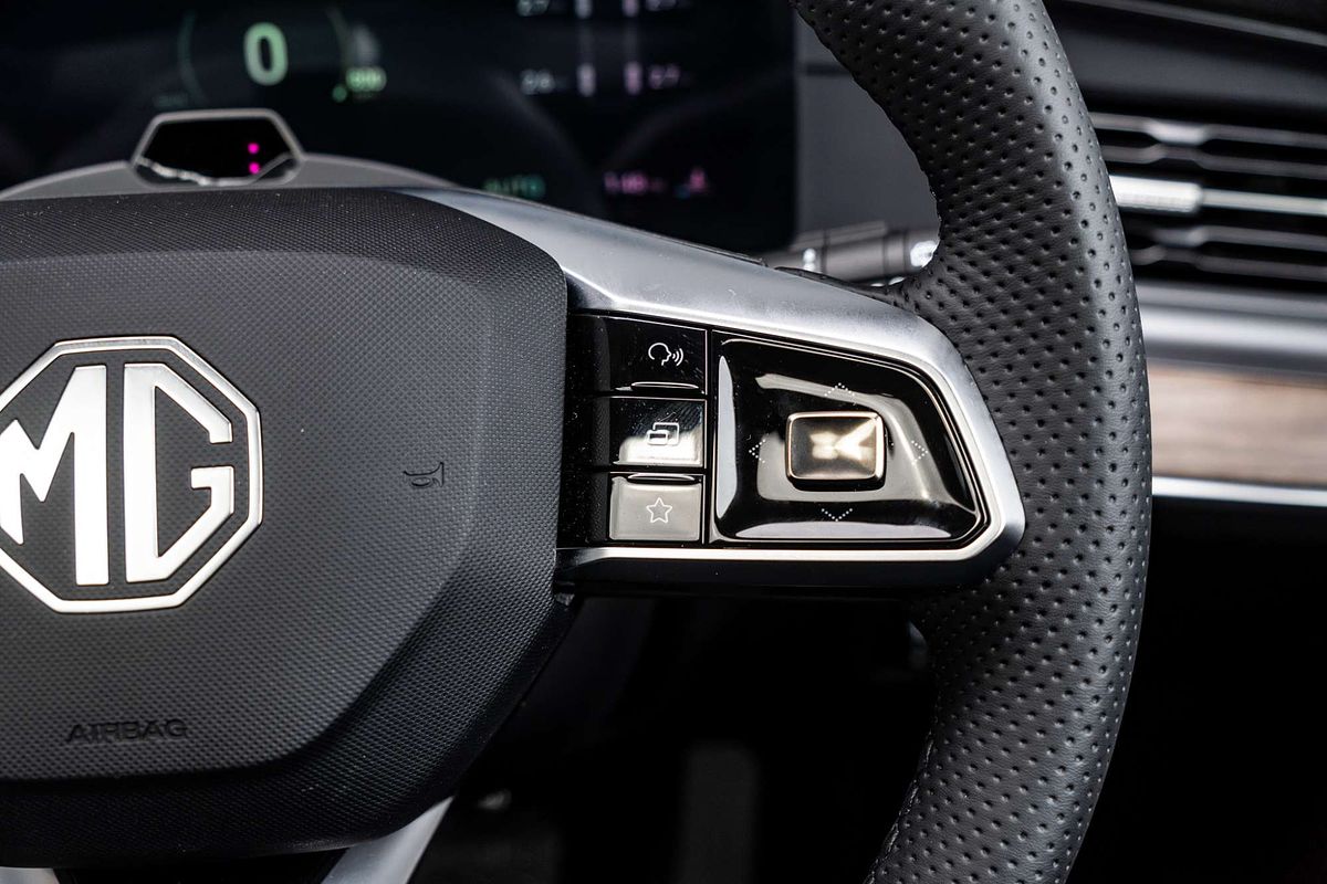 2025 MG QS Essence IS31