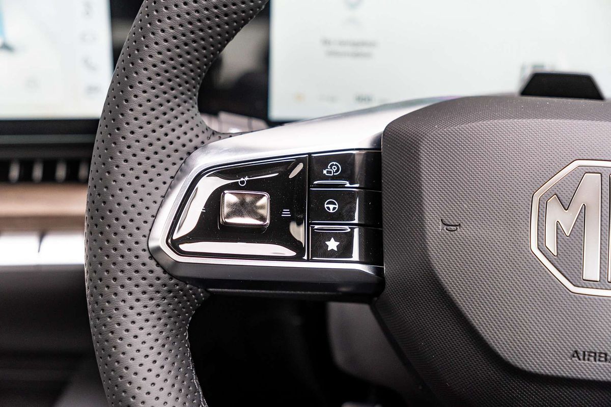 2025 MG QS Essence IS31