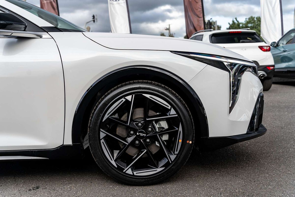 2025 Kia K4 GT-Line CL4m